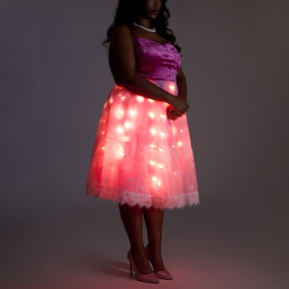 NWT Barbie x Unique Vintage Plus Size Light Up Dream Glow Swing Dress - Size 4X - Picture 4 of 16